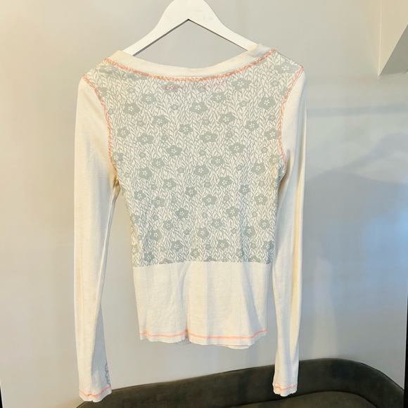 Asymmetrical V-neck - Picture 2 of 2